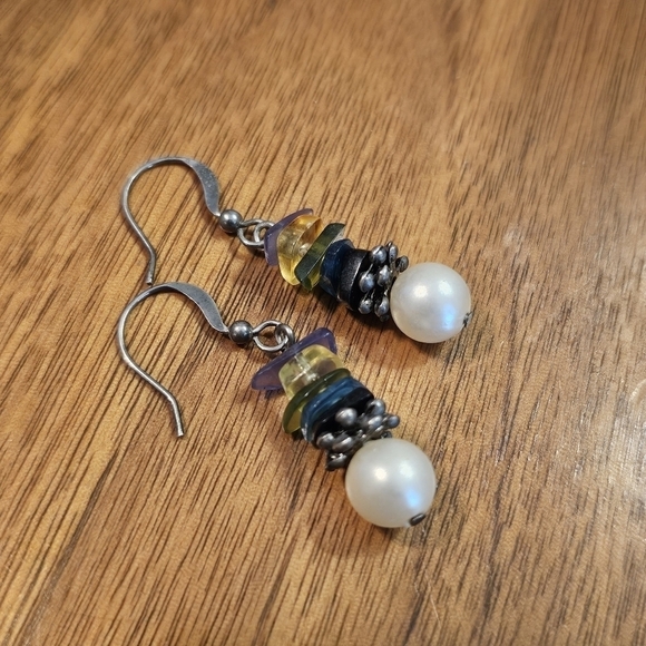 Beaded mixed faux pearl multicolored necklace and fish hook earrings set - Picture 6 of 7